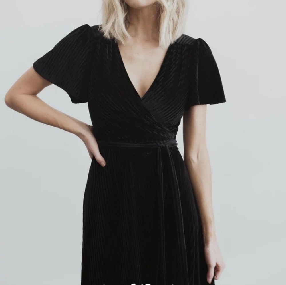 Andi Ribbed Velvet Wrap - Picture 8 of 10